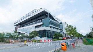 Silicon Hill Public Facilities: 香港墨爾文國際學校 (近天賦海灣, 距離項目約800米)